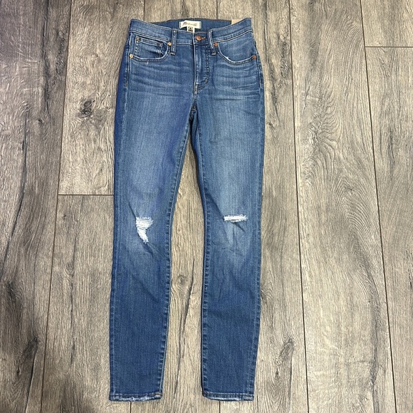 NEW • Madewell • Women’s 9" Mid-Rise Ripped Knee Skinny Jeans Bellachase Blue 24 - Picture 2 of 5